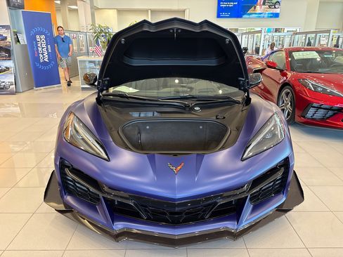Used 2025 Chevrolet Corvette Z06 w/ Z07 Performance Package RWD image 25
