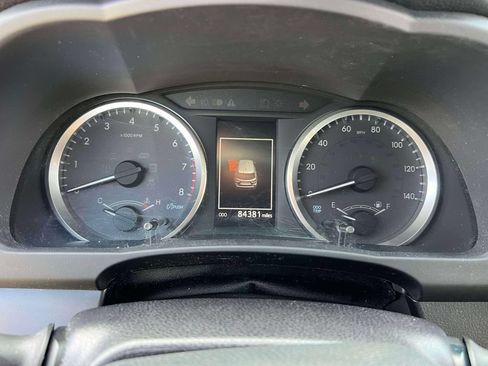 Used 2018 Toyota Highlander Plus AWD/4WD image 25