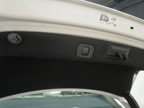 Used 2017 Lincoln Continental Select FWD image 7