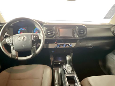 Used 2018 Toyota Tacoma SR image 31