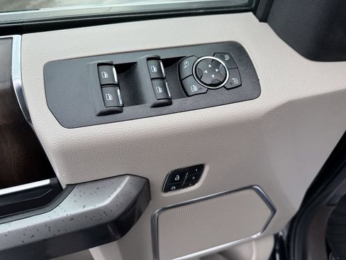 Used 2020 Ford F150 Limited w/ Trailer Tow Package image 8