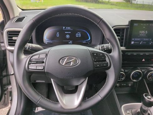 Used 2025 Hyundai Venue SEL FWD image 22