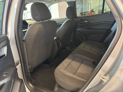 Used 2024 Chevrolet Trax LS w/ LS Convenience Package FWD image 11