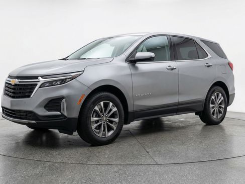 Used 2025 Chevrolet Equinox LT image 3