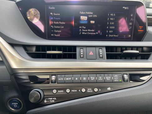 Used 2019 Lexus ES 300h image 27