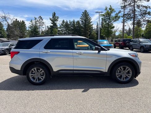 Used 2024 Ford Explorer XLT w/ Equipment Group 202A AWD/4WD image 2