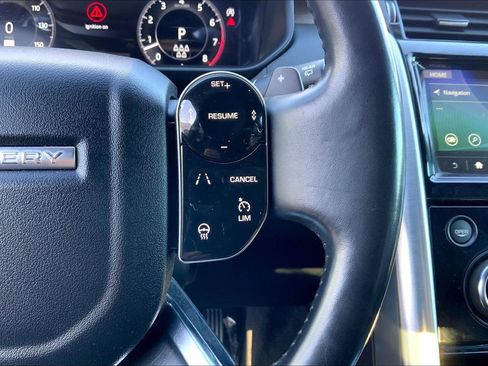 Used 2020 Land Rover Discovery HSE image 23
