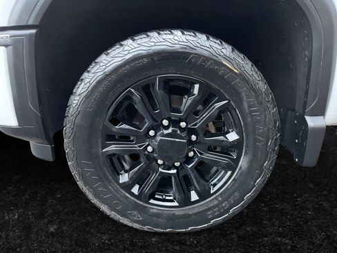 Used 2024 GMC Sierra 2500 AT4 w/ Technology Package AWD/4WD image 15