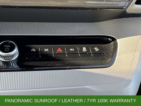 Used 2025 Ford Expedition Active image 35