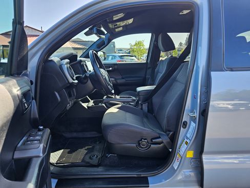 Used 2018 Toyota Tacoma TRD Off-Road w/ Technology Package AWD/4WD image 29