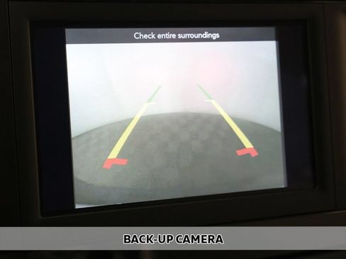 Used 2021 Chrysler Voyager Lxi FWD image 3