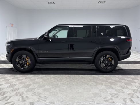 Used 2025 Rivian R1S Premium image 2