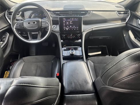 Used 2023 Jeep Grand Cherokee Altitude AWD/4WD image 13