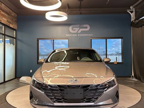 Used 2021 Hyundai Elantra SEL w/ Convenience + Premium Package image 8