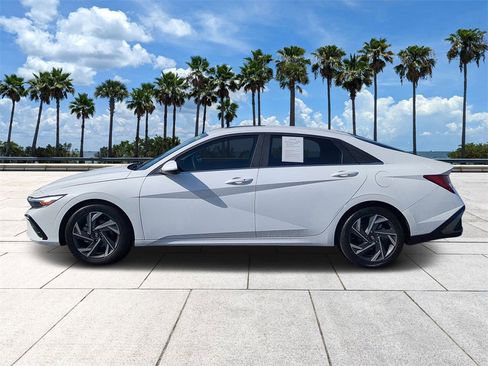 Used 2024 Hyundai Elantra SEL w/ Convenience Package image 6