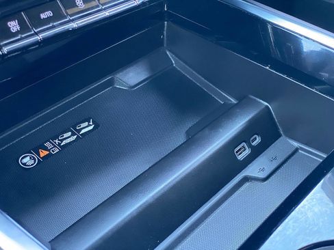 Used 2025 Chevrolet Suburban LT w/ Comfort Package image 19