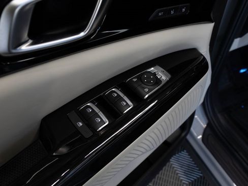 Used 2024 Kia Carnival SX image 18