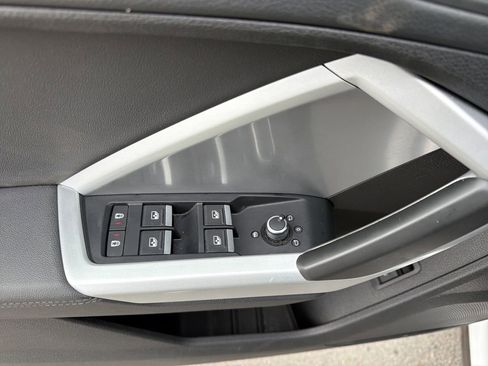 Used 2025 Audi Q3 2.0T Premium image 19