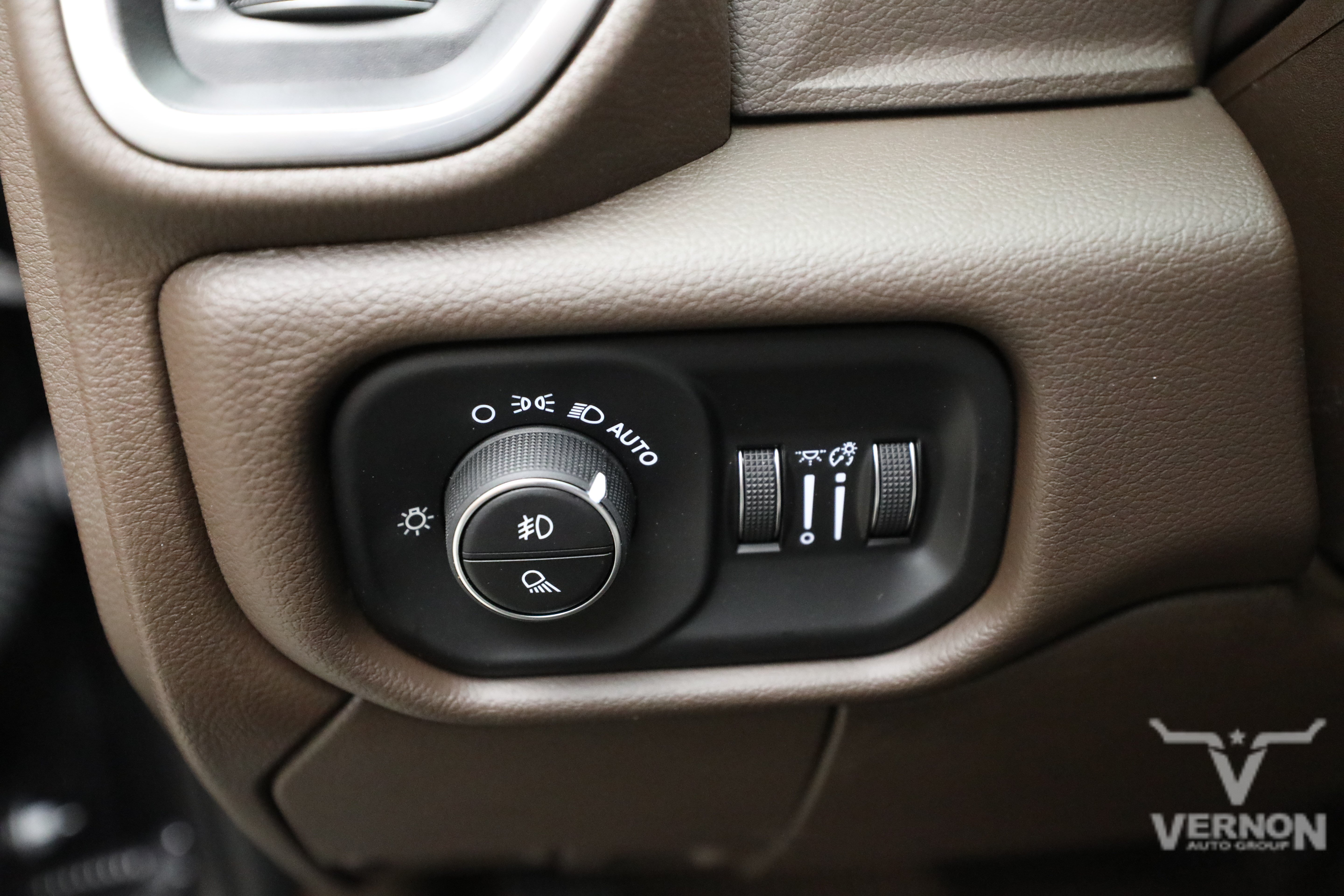 New 2026 RAM 3500 Laramie AWD/4WD image 16