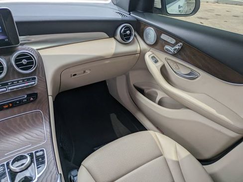 Used 2018 Mercedes-Benz GLC 300 4MATIC image 17