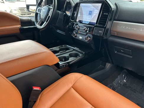 Used 2022 Ford F250 Lariat w/ Black Appearance Package image 15