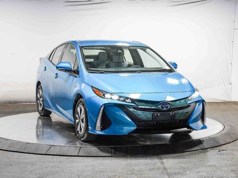 Used 2017 Toyota Prius Prime Plus w/ Carpet Mat Package FWD image 6