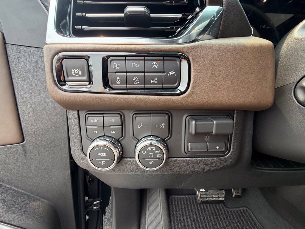 Used 2026 GMC Yukon Denali Ultimate AWD/4WD image 4