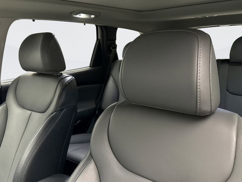 Used 2023 Hyundai Santa Fe SEL w/ Premium Package image 10