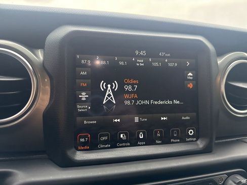 Used 2021 Jeep Wrangler Unlimited Sahara w/ Uconnect 4C Nav & Sound Group image 24