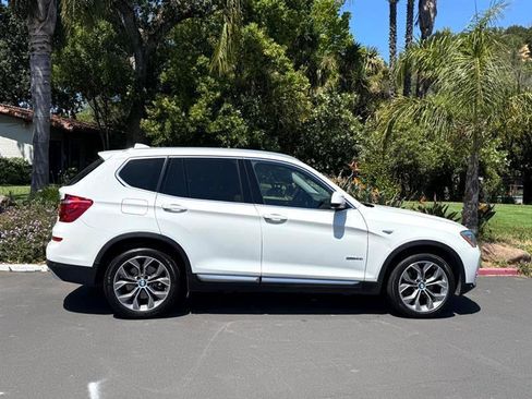 Used 2017 BMW X3 sDrive28i image 2