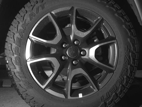 Used 2025 Jeep Compass Trailhawk AWD/4WD image 15