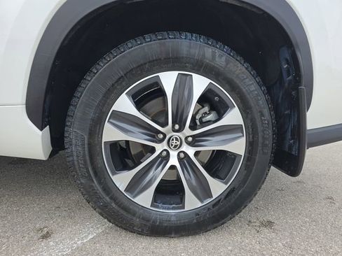 Used 2020 Toyota Highlander XLE image 35