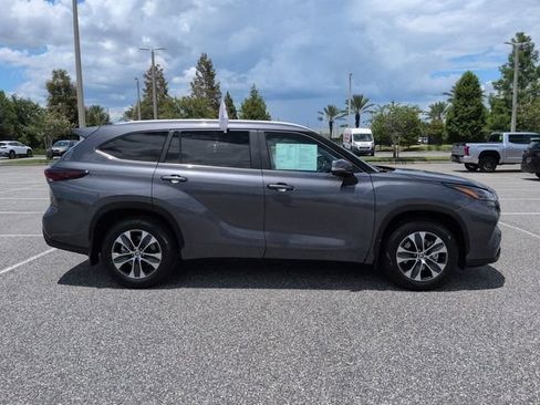 Certified 2024 Toyota Highlander XLE FWD image 3