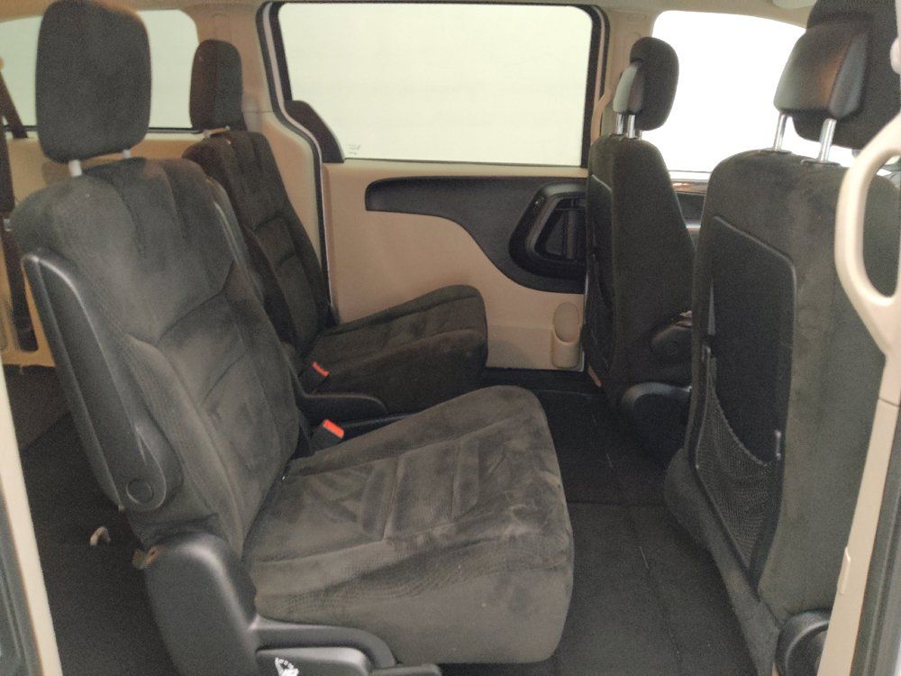Used 2016 Dodge Grand Caravan SXT FWD image 19