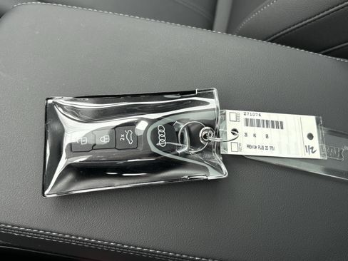 Used 2025 Audi Q5 Premium Plus w/ Premium Plus image 37