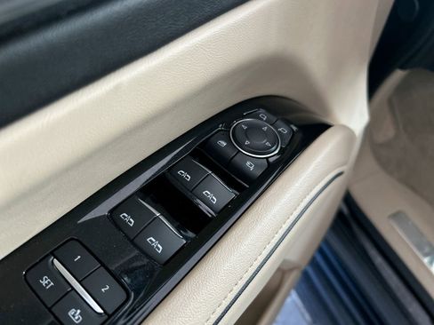 Used 2024 Cadillac Escalade Premium Luxury image 12