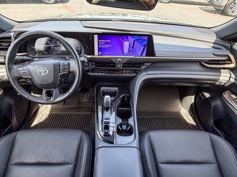 Used 2025 Toyota Crown Signia image 11