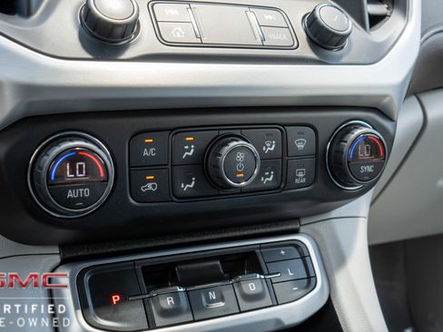 Used 2020 GMC Acadia SLT w/ Premium Package FWD image 22