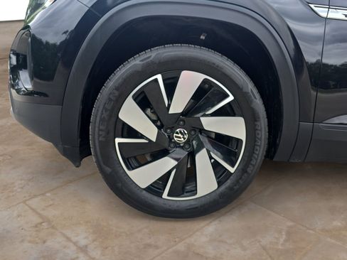 Used 2024 Volkswagen Atlas Cross Sport SE image 28