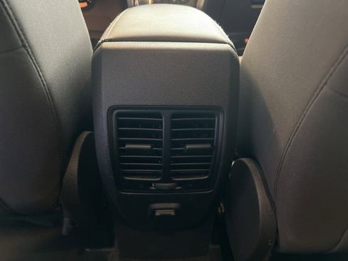 Used 2019 Ford Escape SE image 17