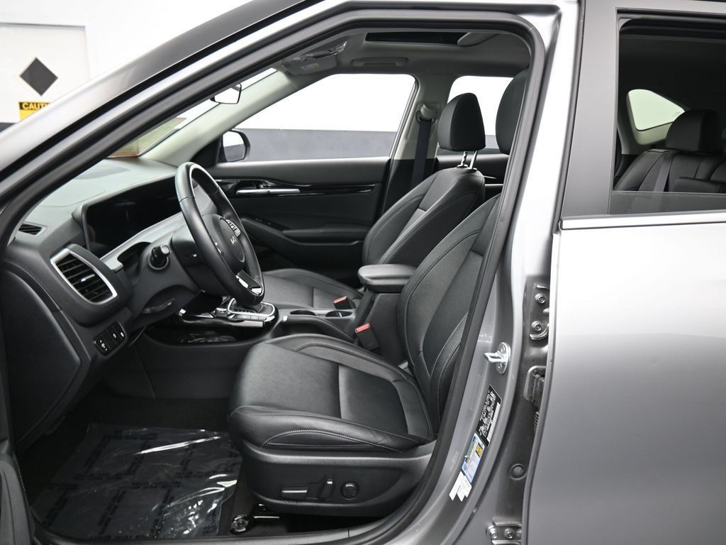Used 2025 Kia Seltos EX w/ EX Sunroof Package FWD image 11