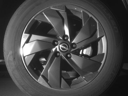 Used 2025 Nissan Rogue SV image 13