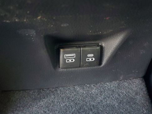 Used 2025 Toyota Camry LE image 12