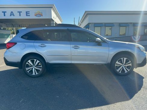 Used 2018 Subaru Outback 2.5i Limited image 37