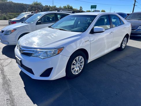 Used 2014 Toyota Camry LE FWD image 2