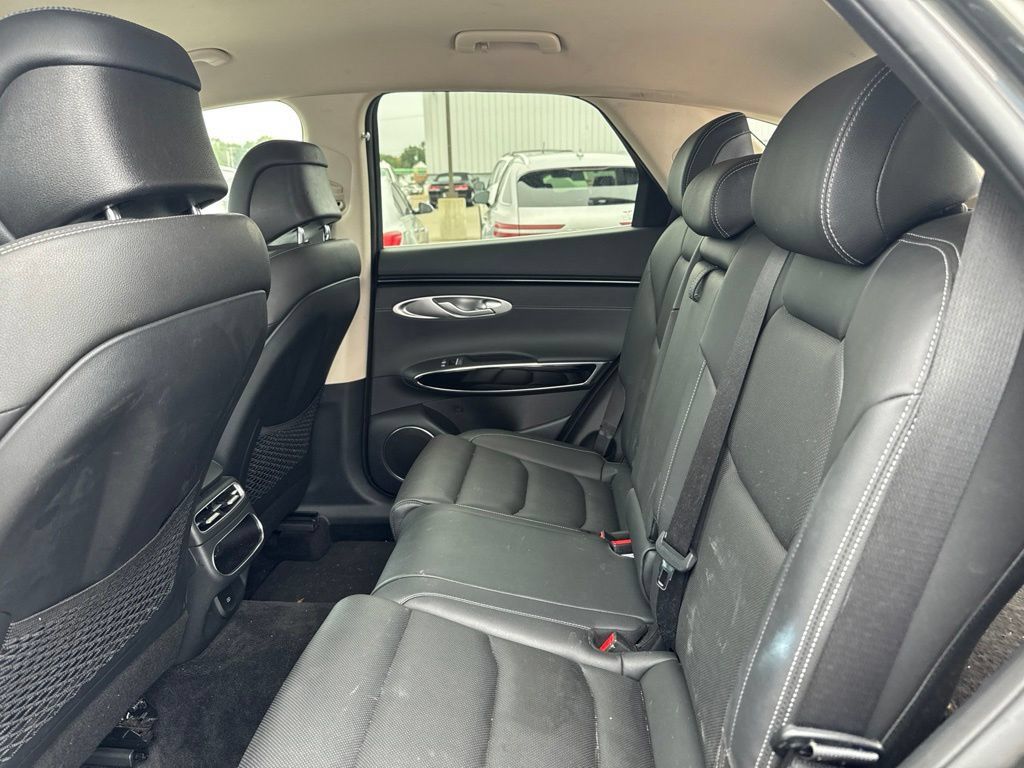 Used 2025 Genesis GV70 2.5T AWD/4WD image 16