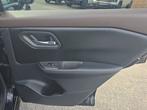 Used 2021 Nissan Rogue SV AWD/4WD image 14