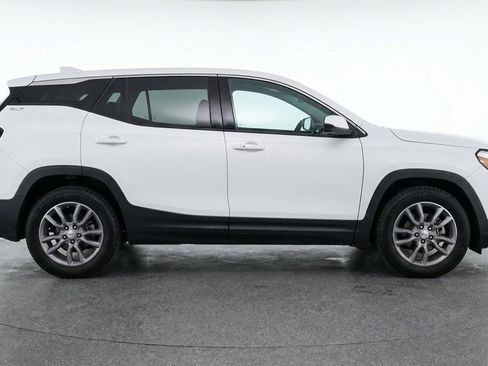 Used 2024 GMC Terrain SLT AWD/4WD image 11
