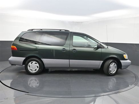 Used 2000 Toyota Sienna LE image 35