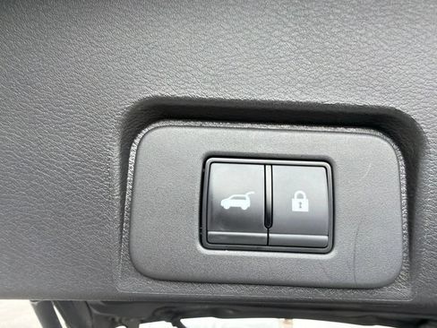 Used 2025 Nissan Rogue SV AWD/4WD image 15